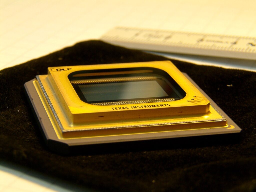 DLP-чип Texas Instruments — матрица микрозеркал
