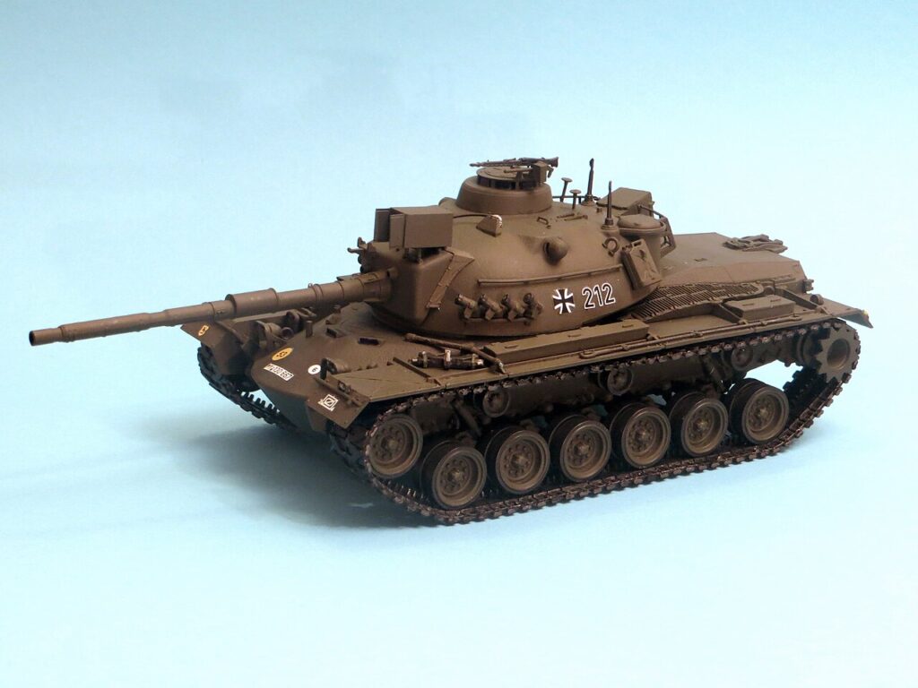 Окрашенная масштабная модель танка M48 с декалями