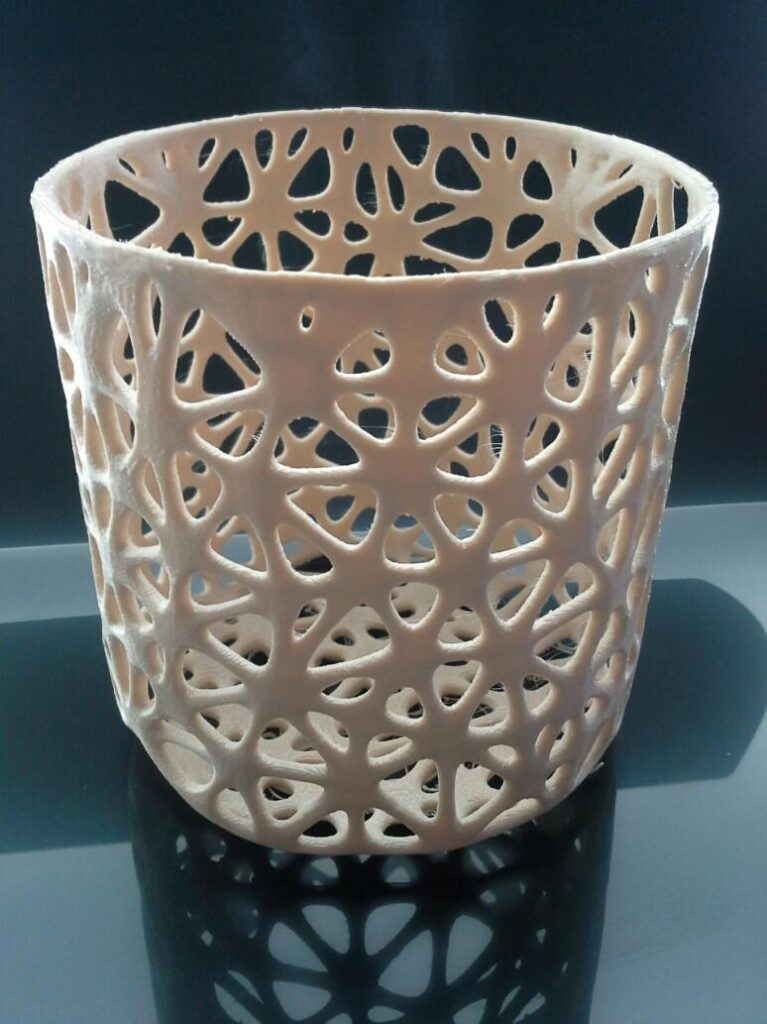 Стакан для зубных щёток с ячеистыми стенками, напечатанный на 3D-принтере